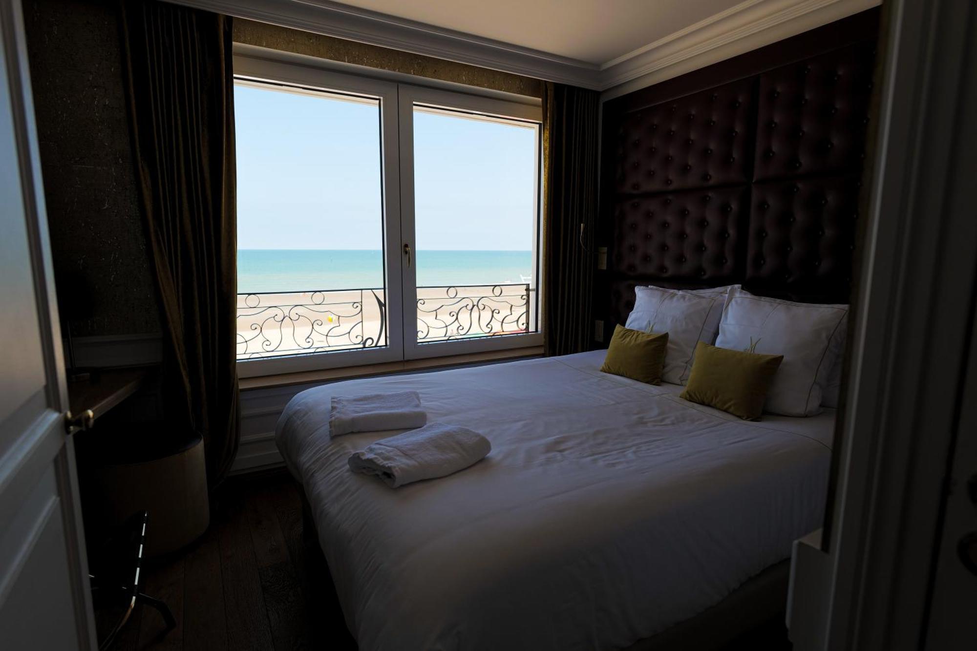 Hotel Merveilleux Cote Mer Duinkerke Buitenkant foto